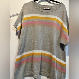 Andree’ by Unit short sleeved sweater. Size 1X